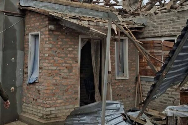 Внаслідок обстрілу в Краматорську понівечені будинки, поранені двоє людей