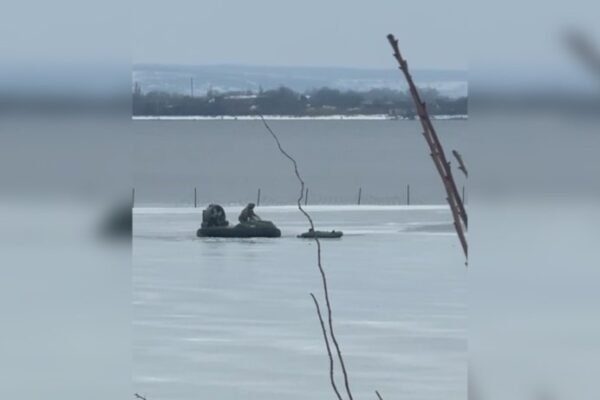 Не лише охоронці кордону, а й рятівники: На Одещині прикордонники допомогли врятувати дітей, що провалилися під кригу (ВІДЕО)
