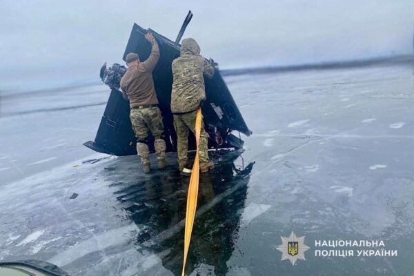 У Дніпрі з середини річки діставали «шахед» (ФОТО)