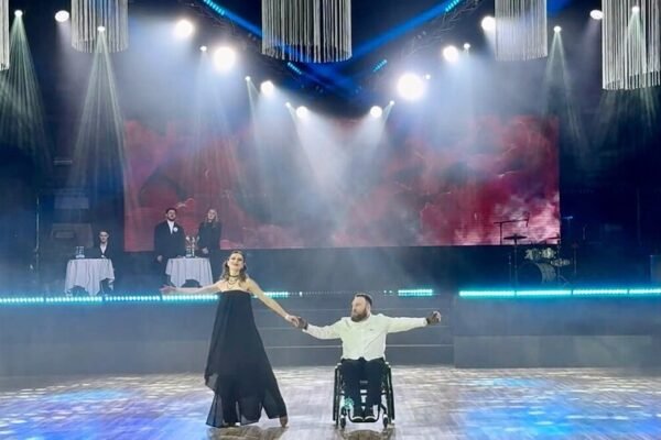 Ветеран, який не відчуває понад 70% свого тіла, виступив на змаганнях зі спортивно-бальних танців у Львові (ВІДЕО)