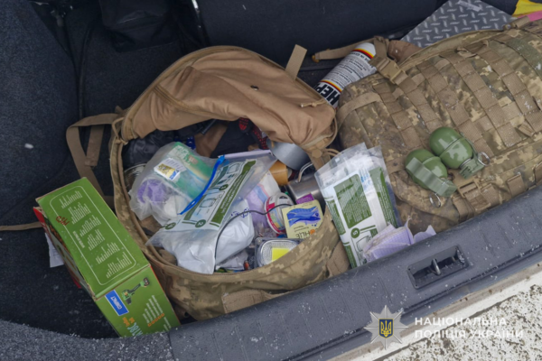 На Тернопільщині на блокпосту затримали військового у СЗЧ з бойовими гранатами та патронами