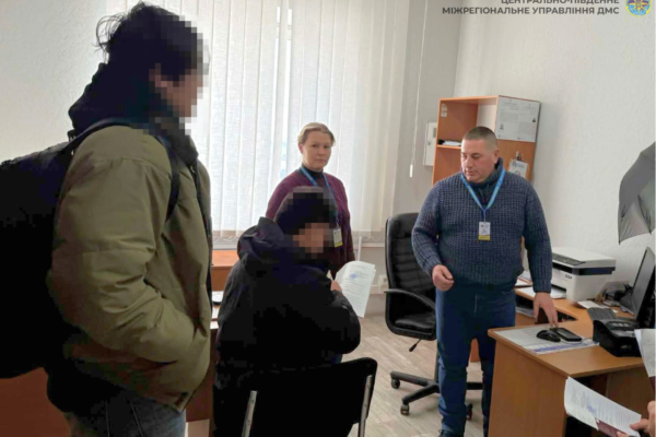 Штрафи та депортація: у Черкаській області виявили дев’ятьох китайських громадян з простроченими візами