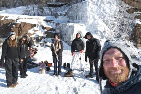 Як діти зі Шполи освоюють льодолазіння на Василівському кар’єрі