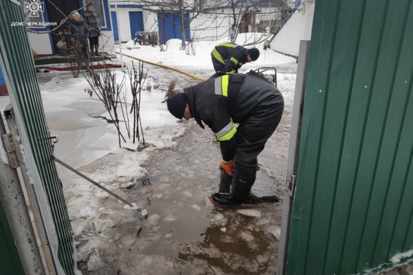 За два дні рятувальники Черкащини відкачали воду з понад 70 об’єктів