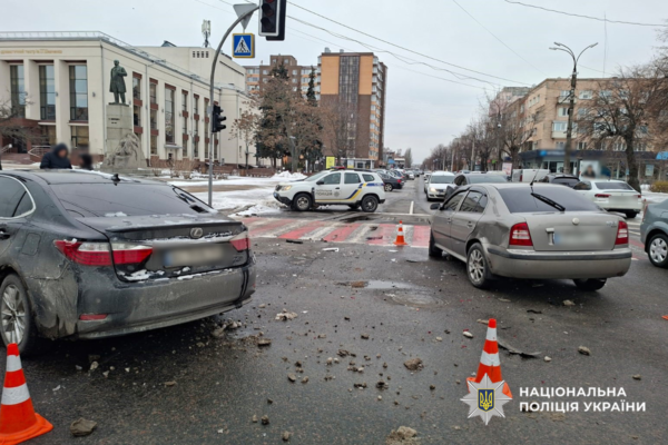 В аварії біля черкаського драмтеатру постраждала 18-річна дівчина