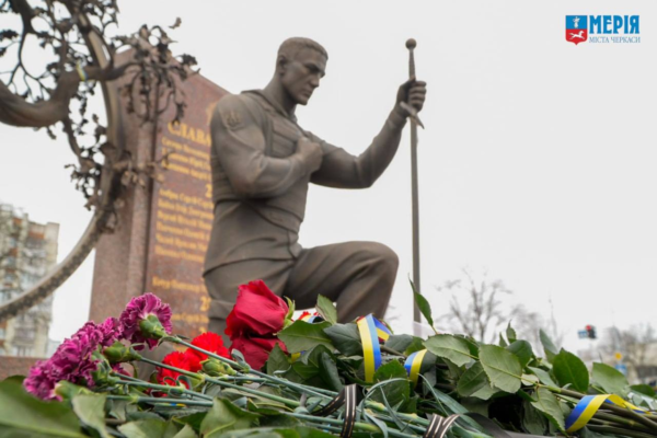 У Черкасах вшанували пам’ять двох загиблих земляків та всіх героїв Дебальцевого