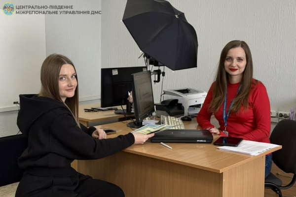 На Уманщині родина за один візит оформила чотири паспорти