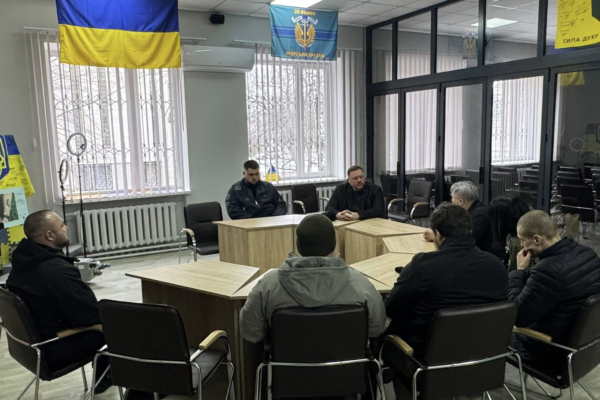 У Черкасах родини загиблих Героїв зустрілися із чоловіком, що осквернив могили