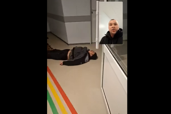 В Черкасах виник скандал через чоловіка, який лежав у коридорі лікарні без допомоги