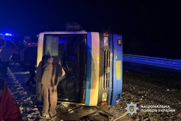 Рейсовий автобус потрапив у ДТП на Уманщині: постраждали пасажири