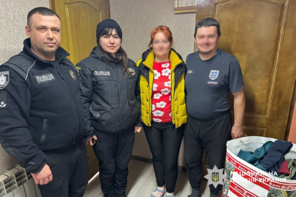 Черкаські правоохоронці передали допомогу дітям із патронатної сім’ї