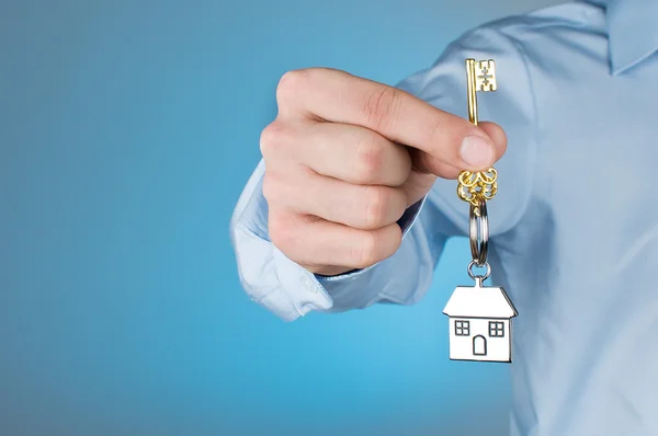 На Черкащині чоловік намагався «сховати» від конфіскації мільйонну квартиру, переписавши її на доньку