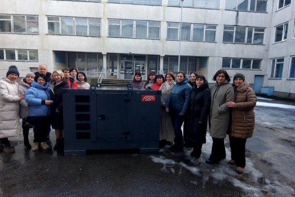 Німецький Фірзен передав Каневу чотири генератори для шкіл і критичної інфраструктури