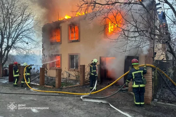 Під Дніпром горів багатоквартирний будинок (ФОТО)
