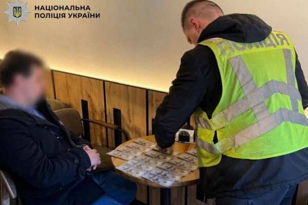 Київський адвокат вимагав $6 000 за успішне складання іспиту до адвокатури