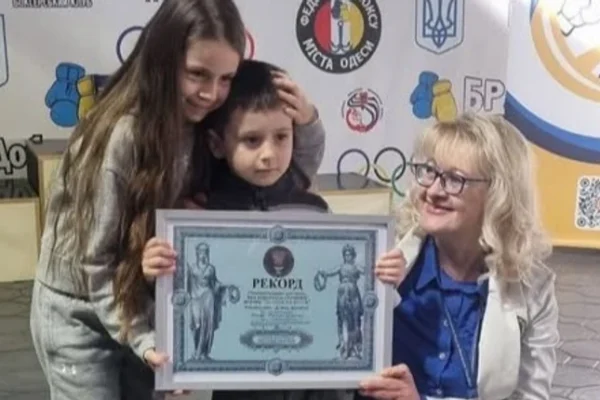 Зміг присісти понад 1000 разів: 4-річний хлопчик з Одеси встановив рекорд України 