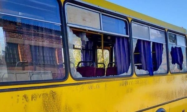 Росіяни атакували дроном автобус із цивільними на Миколаївщині, є постраждалі