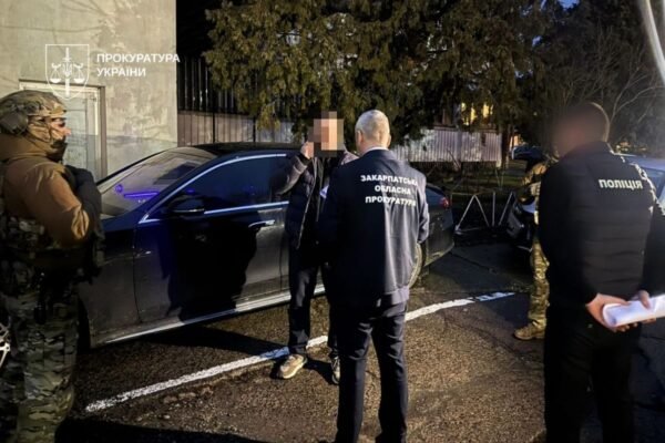 В Ужгороді заарештували квартири, машини, землю та інше майно депутата, якого підозрюють у недекларуванні 13,8 млн грн