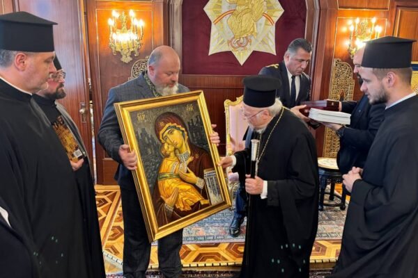 “Молитва за Україну”: автори картини подарували її Вселенському Патріарху Варфоломію (ФОТО)