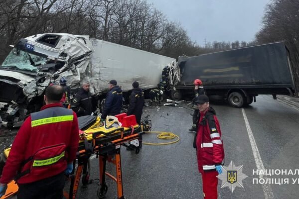 На об’їзній дорозі Львова сталася смертельна автотроща за участі двох вантажівок (ФОТО)