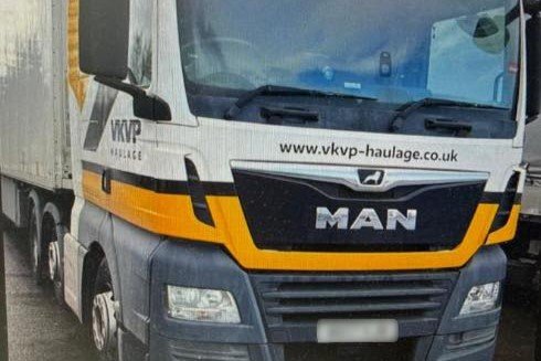 На кордоні з Польщею вилучили фуру, яку намагалися ввезти під виглядом допомоги для ЗСУ