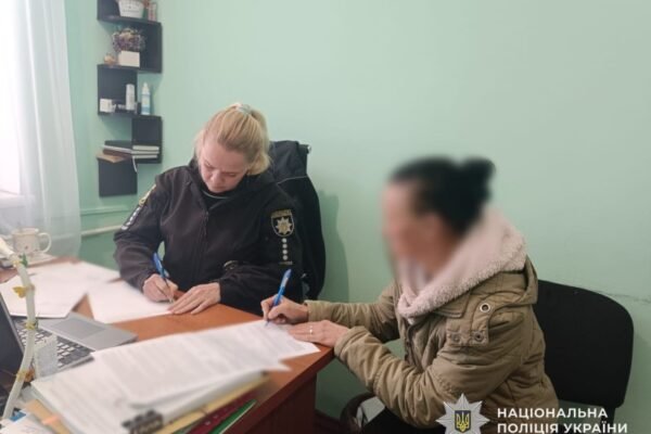 Накрила обличчя пенсіонерки подушкою: На Дніпропетровщині затримали крадійку