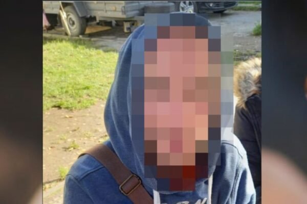 Побив та пограбував жінку на зупинці: 35-річний львів’янин проведе 8 років за ґратами