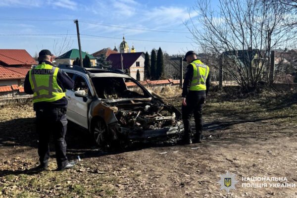 На Львівщині четверо підлітків на замовлення кураторів з РФ спалили три автомобілі