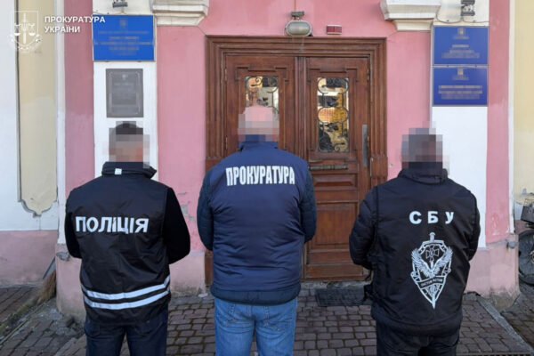 Махінації на закупівлі вугілля для закладів освіти та побори з підлеглих: На Львівщині викрили голову міськради