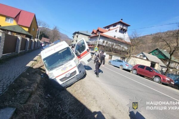 На Закарпатті «швидка» збила 6-річного хлопчика: Дитина – у реанімації (ФОТО)