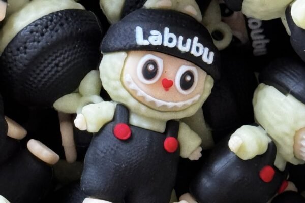 Тернопільська митниця не пустила в Україну 605 контрафактних LABUBU