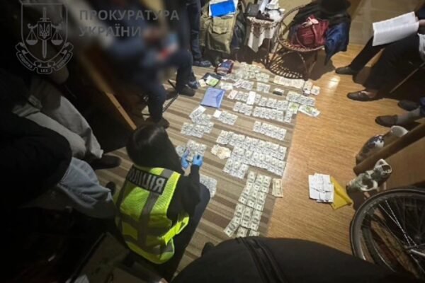 На Прикарпатті за підозрою у хабарництві судитимуть шістьох викладачів університетів Франківська та Львова