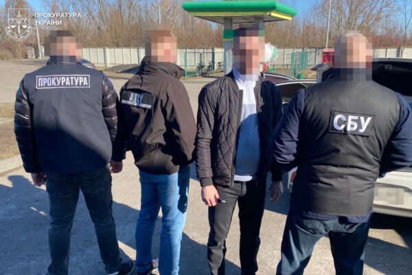 5 000 дол. за фіктивні медичні документи для втечі за кордон: На Львівщині затримали двох учасників схеми