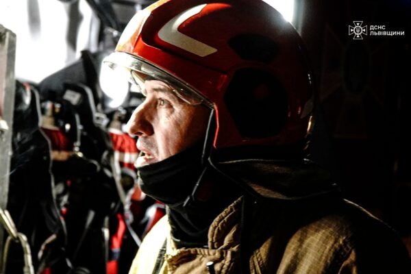 У Львові вогнеборці врятували чоловіка з палаючої квартири