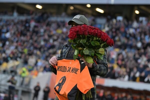 Прикордонник на псевдо “Чікаго” освідчився бойовій медикині перед початком матчу “Шахтар – Металіст”