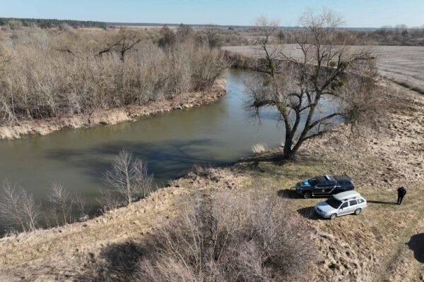 На Рівненщині подружжя в’їхало на машині в річку: 33 річна жінка та її 44-річний чоловік загинули на місці