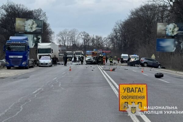 Через смертельну ДТП у Дублянах біля Львова на трасі «Київ-Чоп» повністю перекритий рух