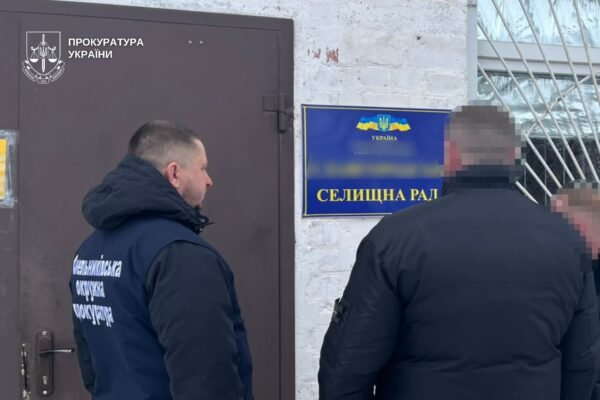 На Дніпропетровщині голова селищної ради безпідставно роздала 29 земельних ділянок у приватну власність