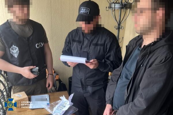 На Львівщині затримали прикордонника, який за 30 тис. дол. переправляв ухилянтів за кордон