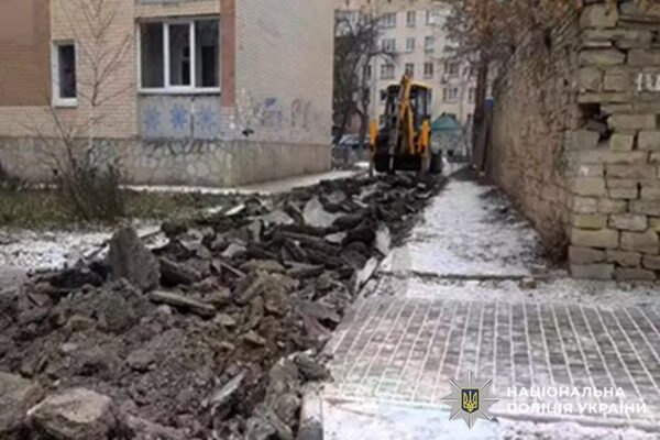 Посадовці Камʼянець-Подільської міськради привласнили мільйони, призначені на ремонт тротуарів та вкладання бруківки