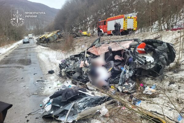 Батьки загинули, трирічна дитина важко травмувалася: На Закарпатті судитимуть водія, що спричинив ДТП на перевалі