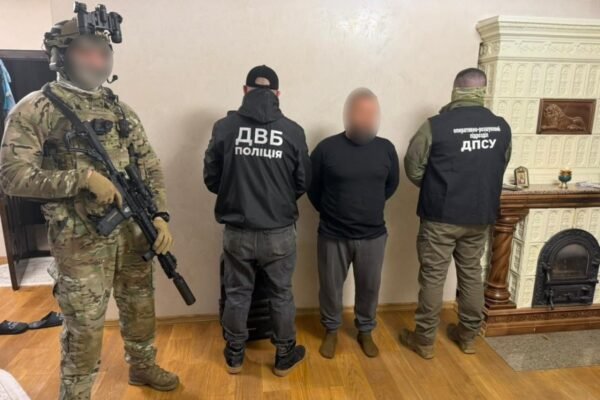 На Буковині прикордонники викрили банду, яка за 10 тисяч доларів допомагала чоловікам втекти з України (ФОТО, ВІДЕО)