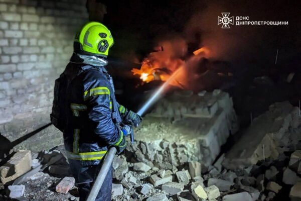 Постраждало понад 30 будинків: Рятувальники показали наслідки обстрілів Дніпропетровщини (ФОТО)