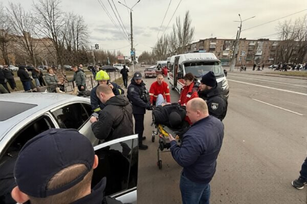 У Кривому Розі автомобілі після зіткнення влетіли в групу людей на тротуарі (ФОТО, ВІДЕО)