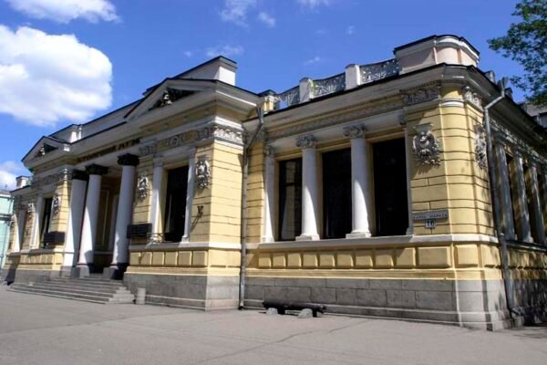 У Дніпрі презентували стародавній церковний аналой козацької доби (ФОТО)