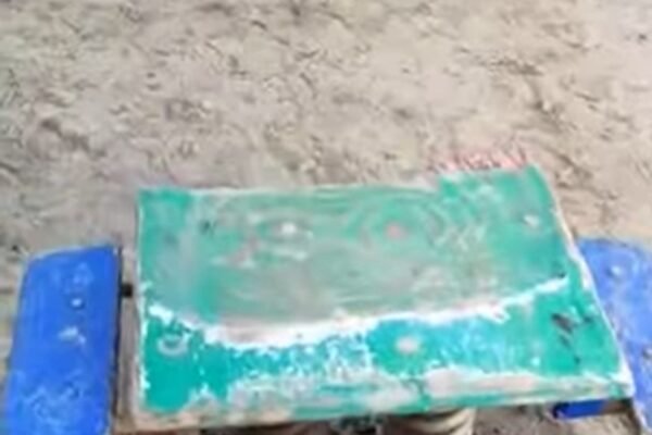 У центрі Павлограда вандали потрощили дитячий майданчик (ВІДЕО)