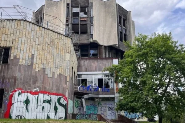 У Дніпрі знайшли тіло 14-річної дівчини у будівлі колишнього ресторану, а згодом там виникла пожежа