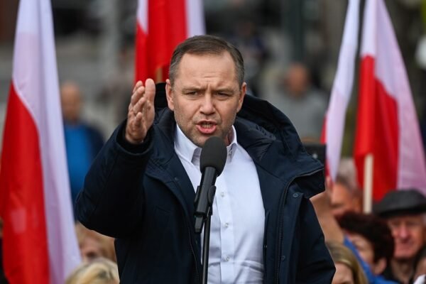 Навроцький підписав закон щодо звільнення від відповідальності громадян Польщі, які воювали у складі ЗСУ