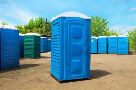 У Дніпрі вандали оголосили війну біотуалетам (ВІДЕО)