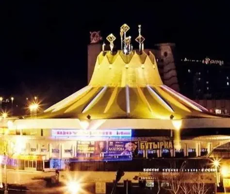 У центрі Дніпра біля цирку сталася масова бійка (ВІДЕО)